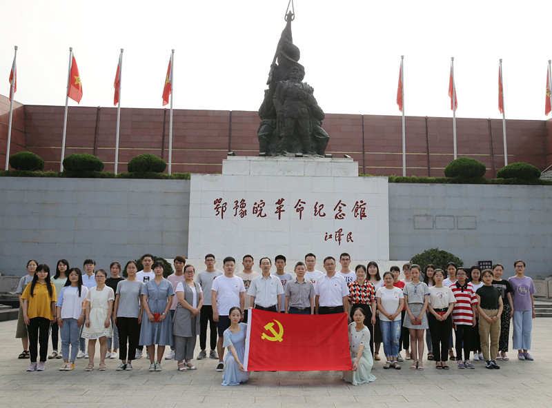 bw必威阿森纳“不忘初心 牢记使命”七一主题党日活动_副本.jpg